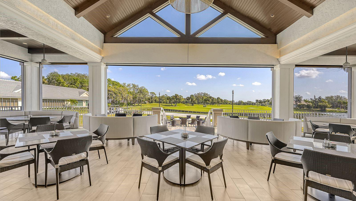 Dining at Venice Golf & Country Club
